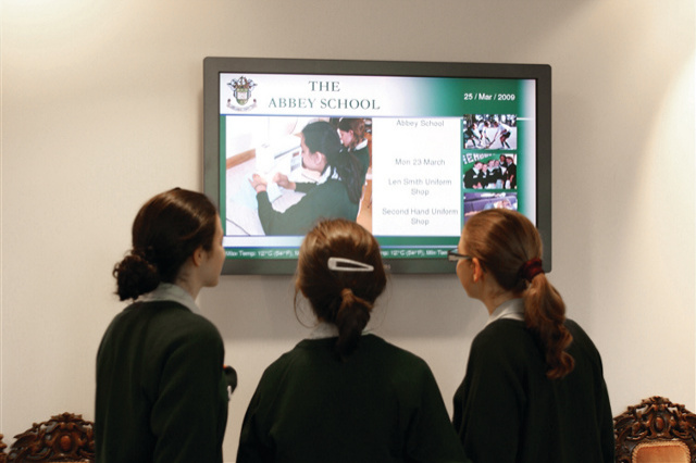 The Benefits of Using Digital Signage in Education
