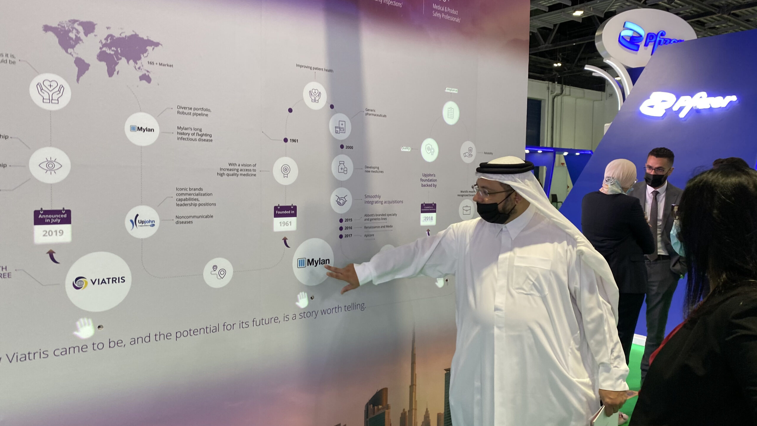 Viatris interactive wall Duphat exhibition motion-sensing projection mapping