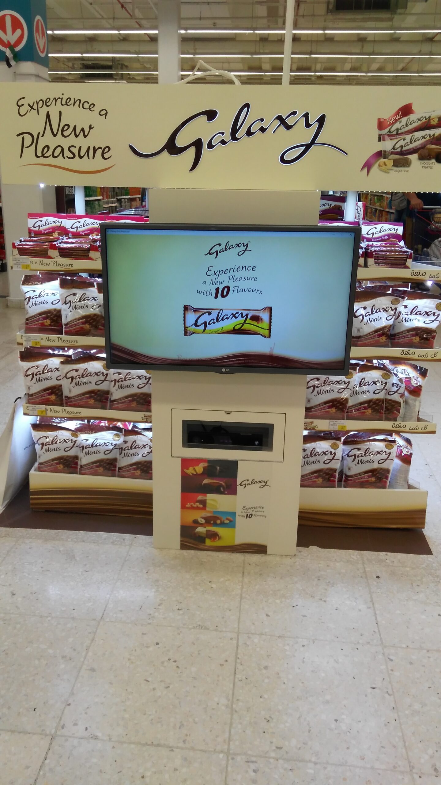 Guests playing the Galaxy Kinect Game activation at a mall in Dubai/Riyadh