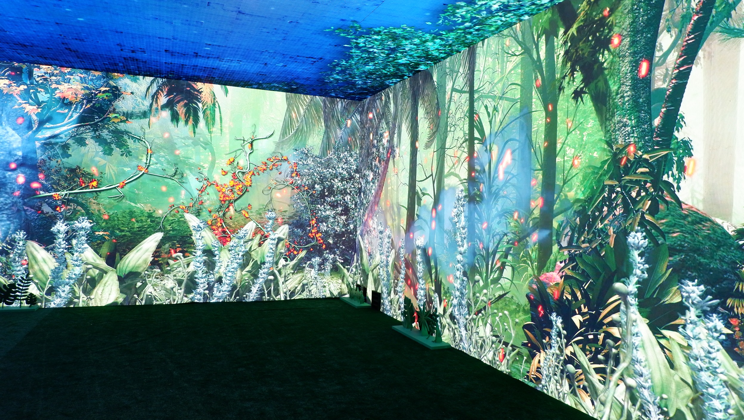 Interactive LED tunnel with proximity sensors for Huawei P30 launch event.