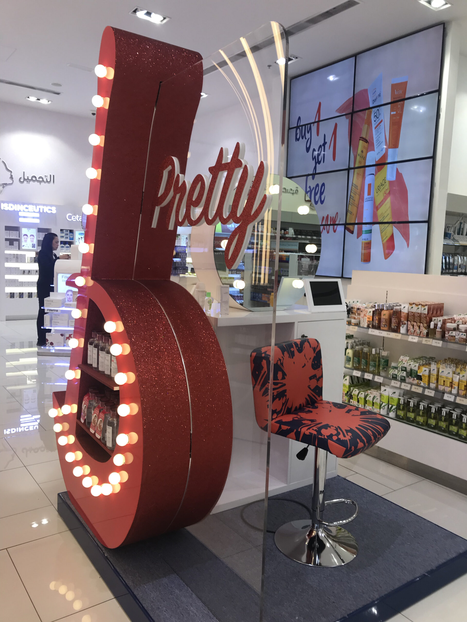 Interactive mirror photo booth for Vichy B-Pretty activation at Dubai Mall by PearlQuest.