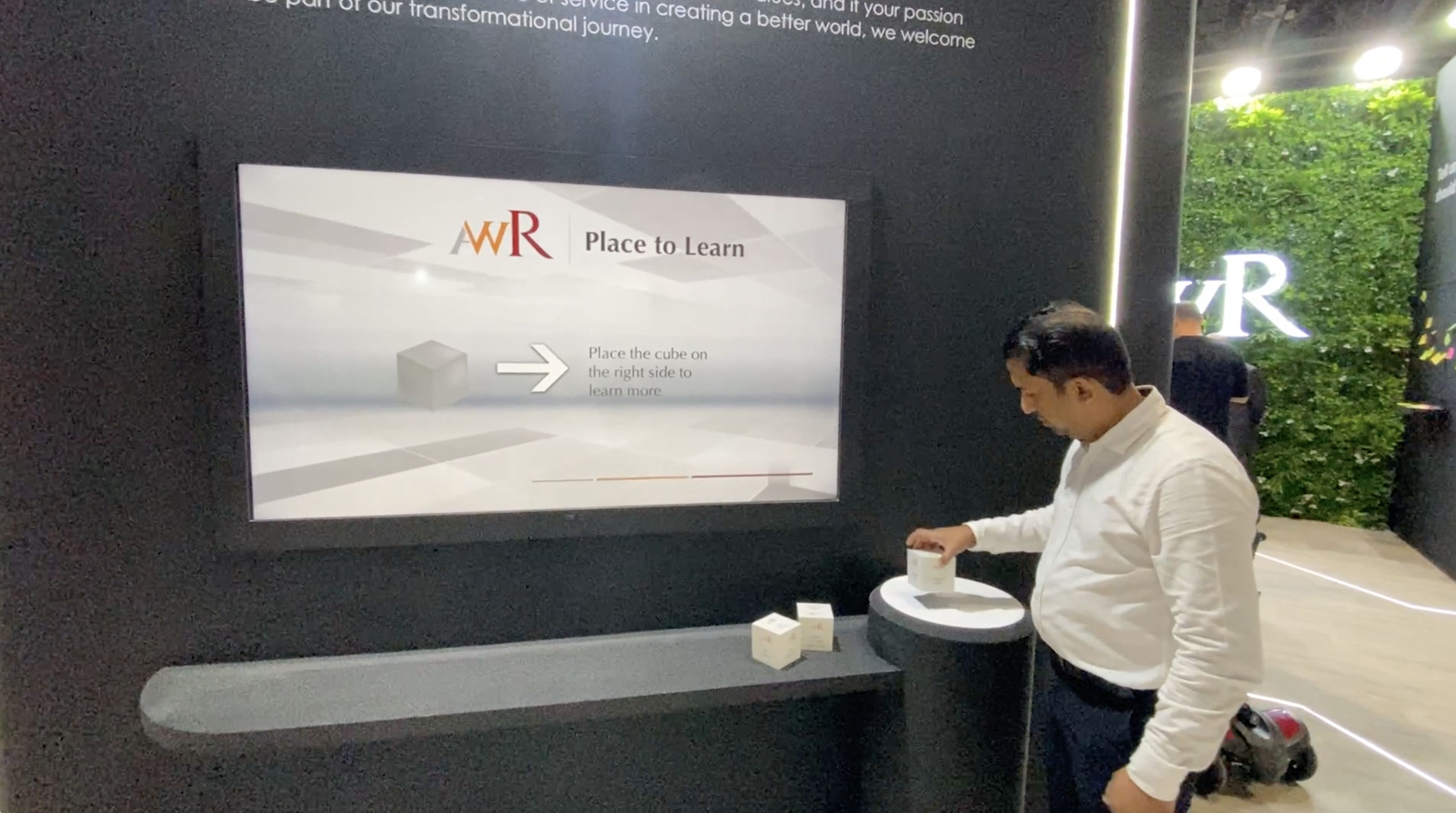 Tangible table with RFID and object recognition for museum retail or exhibition engagement